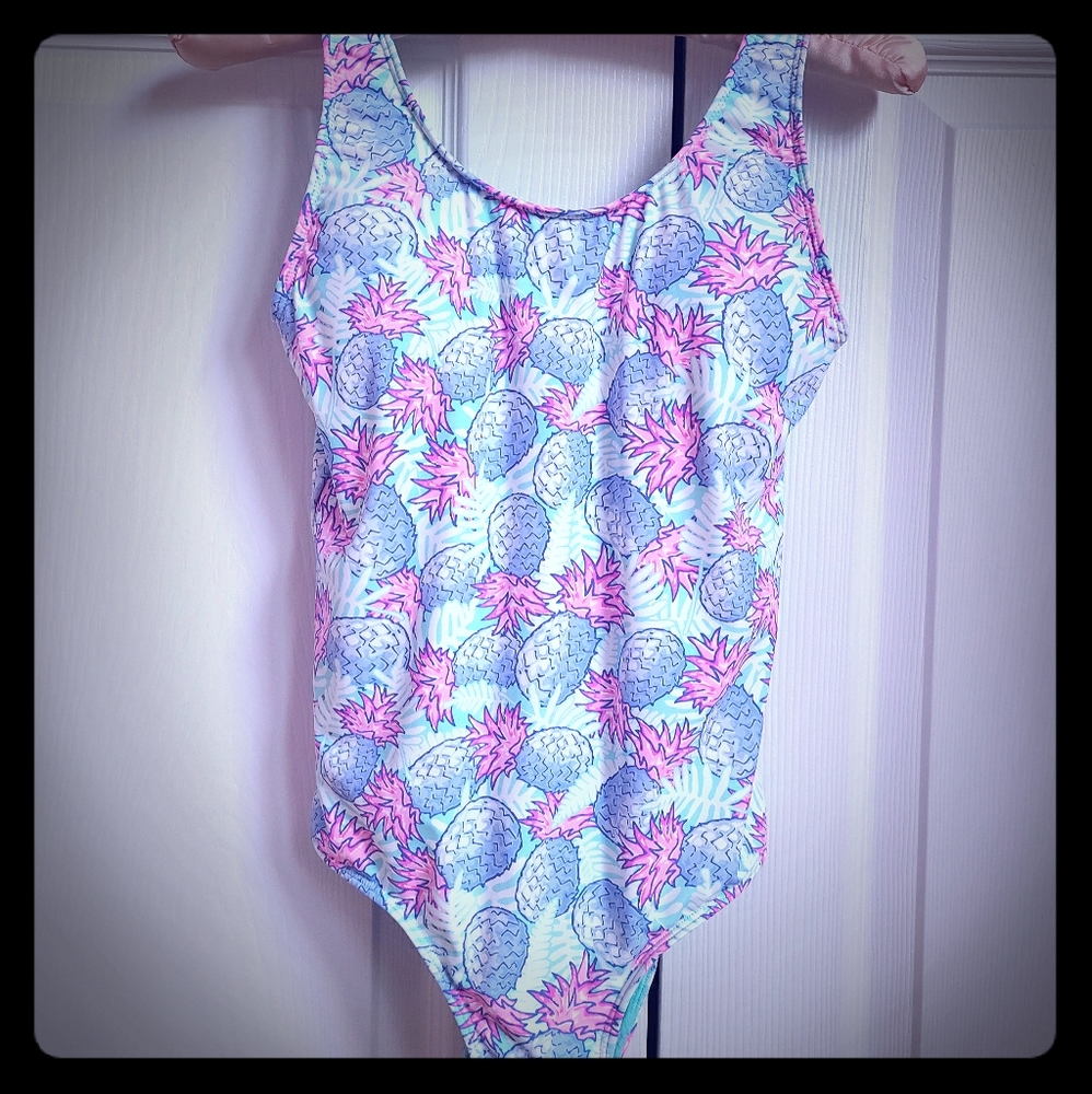 Vineyard Vines Pineapple One Piece Swimwear